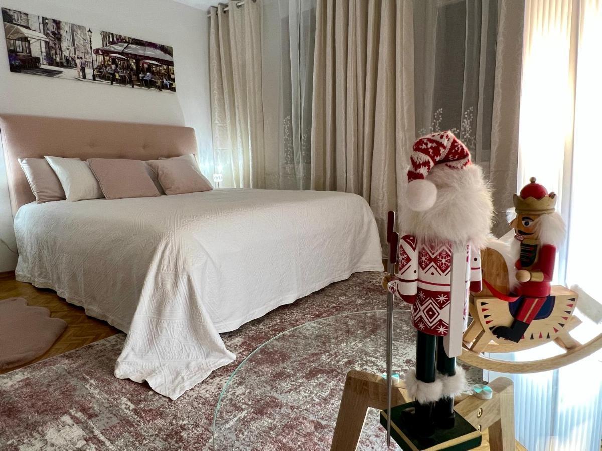 Louis & Elza Old Town Romantic Apartments Вроцлав Екстериор снимка