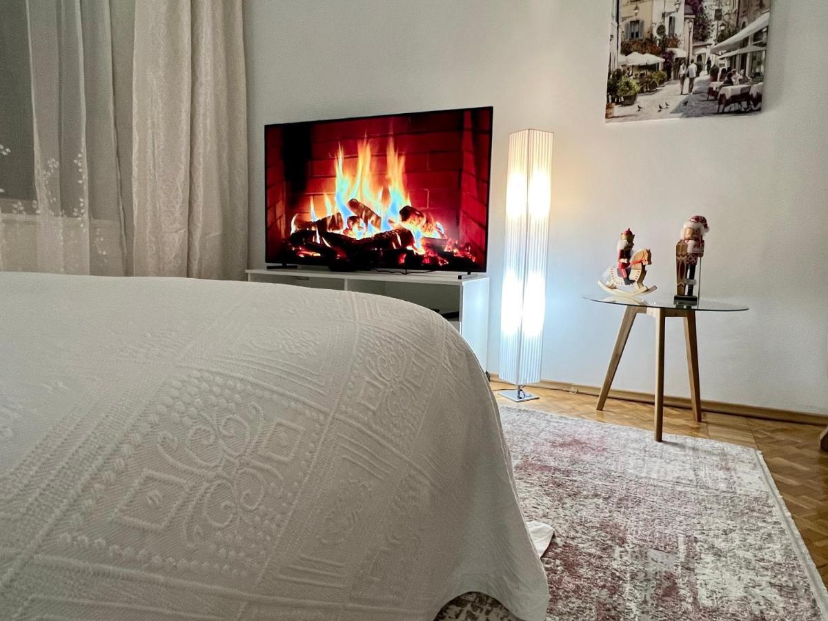 Louis & Elza Old Town Romantic Apartments Вроцлав Екстериор снимка