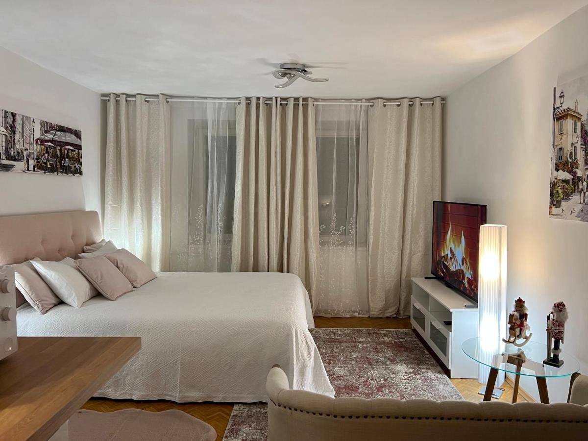 Louis & Elza Old Town Romantic Apartments Вроцлав Екстериор снимка