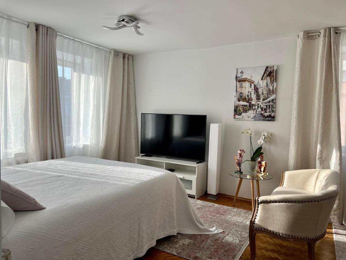 Louis & Elza Old Town Romantic Apartments Вроцлав Екстериор снимка